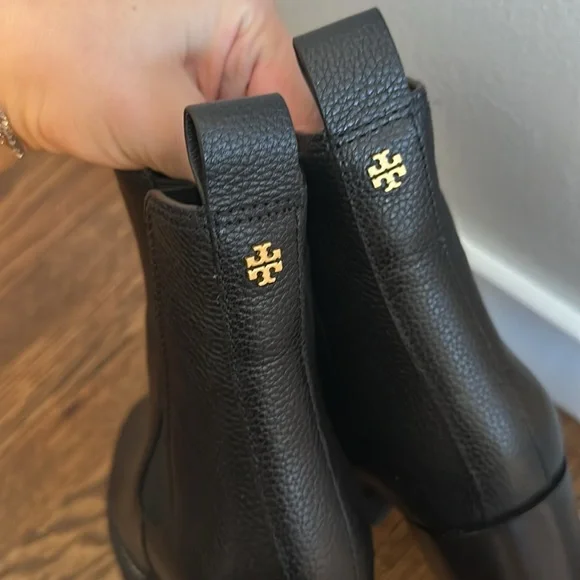 Boots - Picture 3 of 5